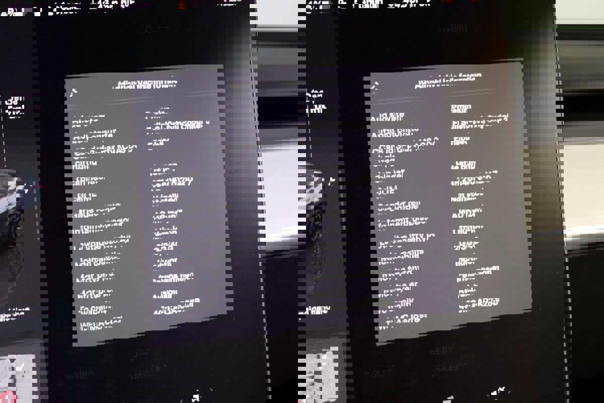 Used 2022 Tesla Model Y Long Range image 18