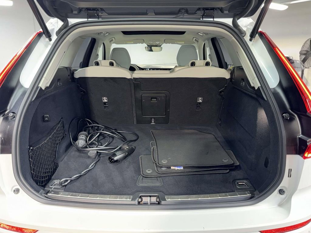 Used 2025 Volvo XC60 T8 Plus w/ Climate Package image 17