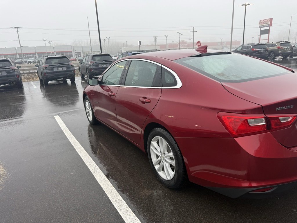 Used 2017 Chevrolet Malibu LT image 3