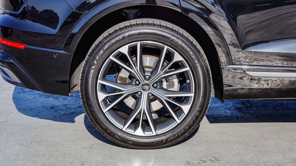Used 2023 Audi Q8 Premium Plus w/ Premium Plus Package AWD/4WD image 12