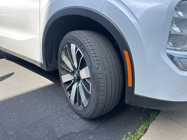 Used 2025 Mitsubishi Outlander AWD image 3