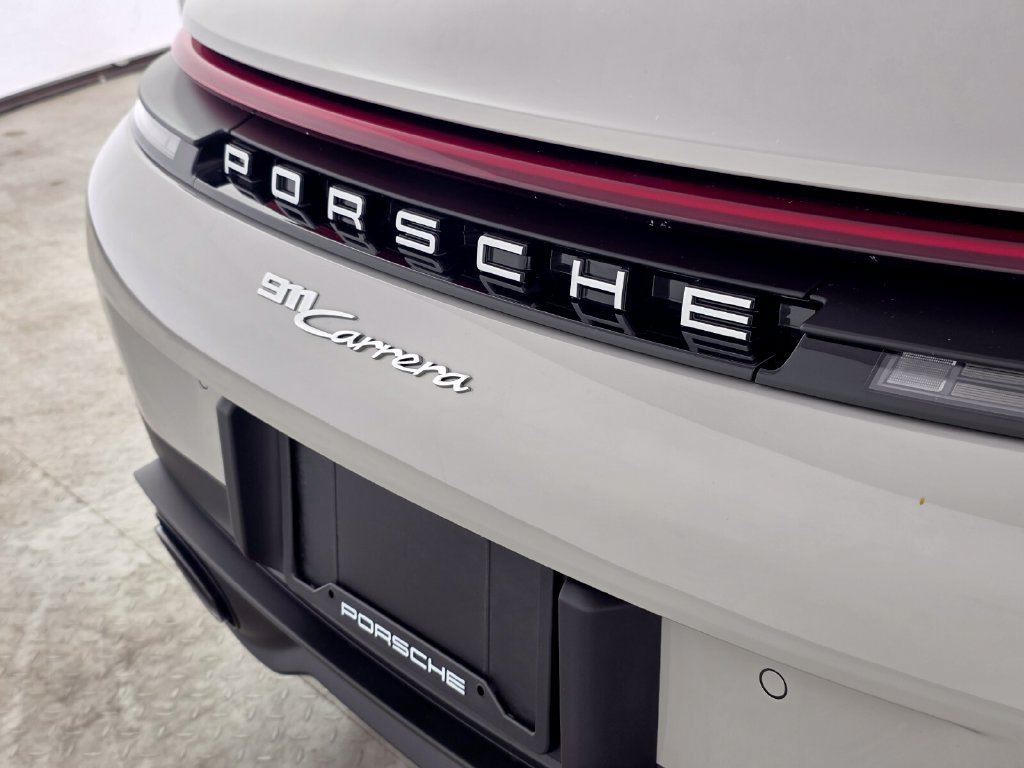 Used 2025 Porsche 911 Carrera RWD image 15