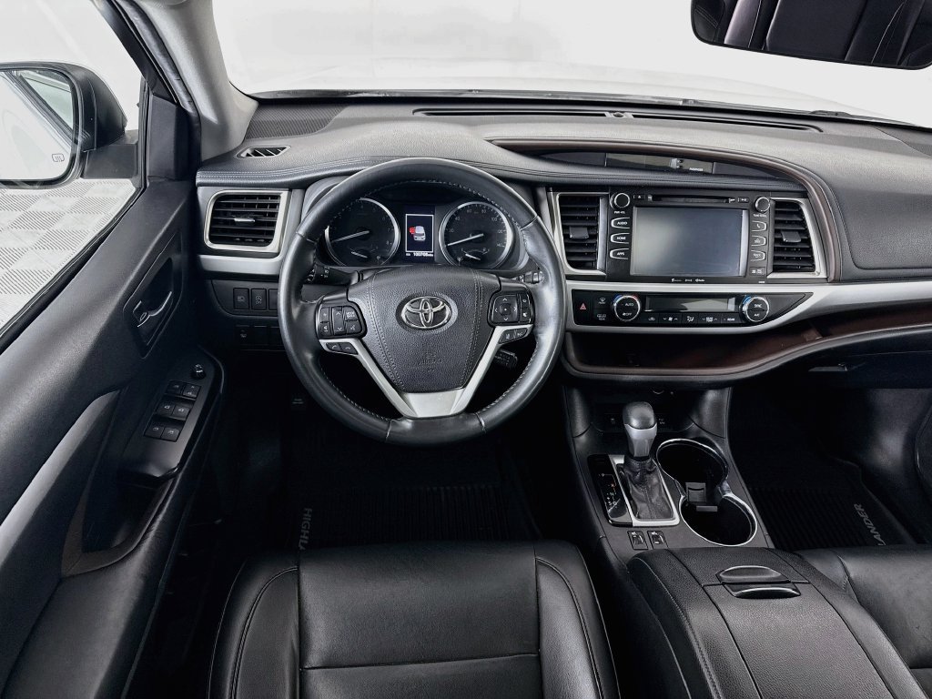 Used 2019 Toyota Highlander XLE AWD/4WD image 24