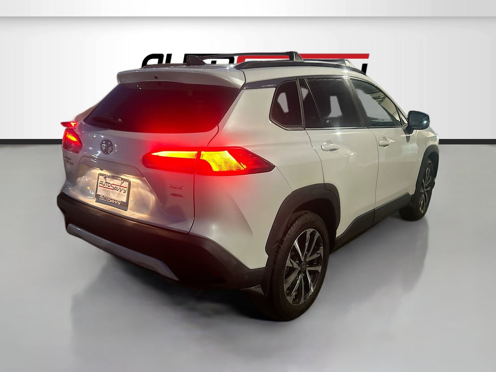 Used 2025 Toyota Corolla Cross XLE w/ Convenience Package image 7