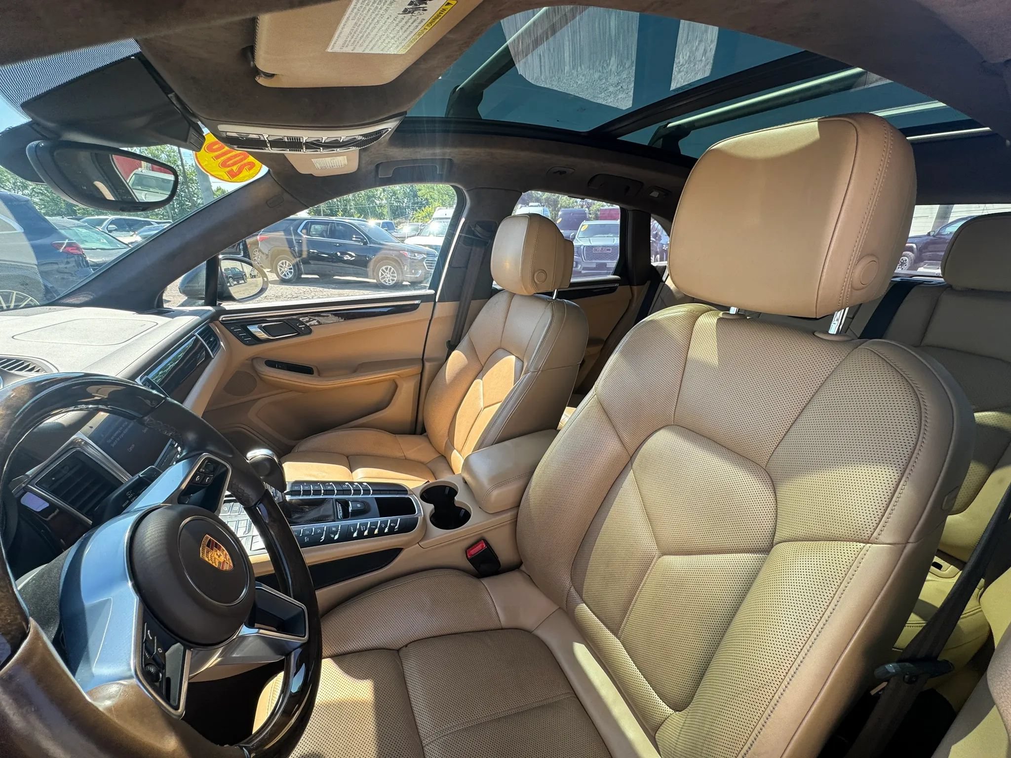 Used 2018 Porsche Macan Turbo AWD/4WD image 16