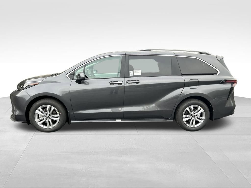 New 2025 Toyota Sienna XLE image 2