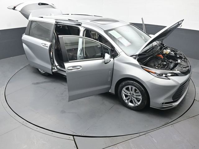 Certified 2023 Toyota Sienna Platinum image 61