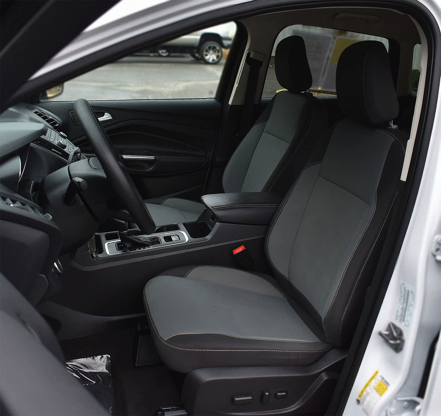 Used 2018 Ford Escape SE image 9