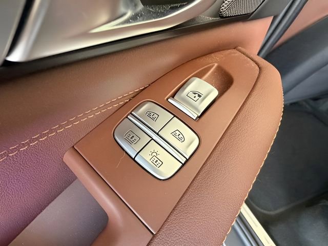 Used 2024 BMW X7 xDrive40i w/ Premium Package AWD/4WD image 31