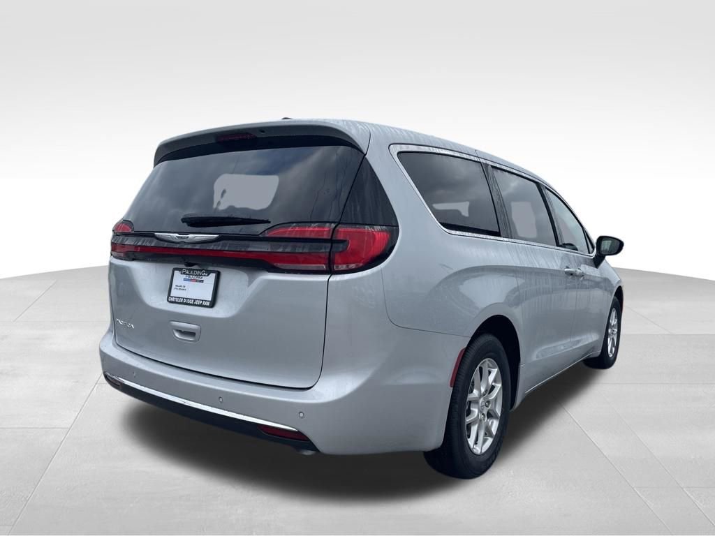 New 2026 Chrysler Pacifica Select image 5
