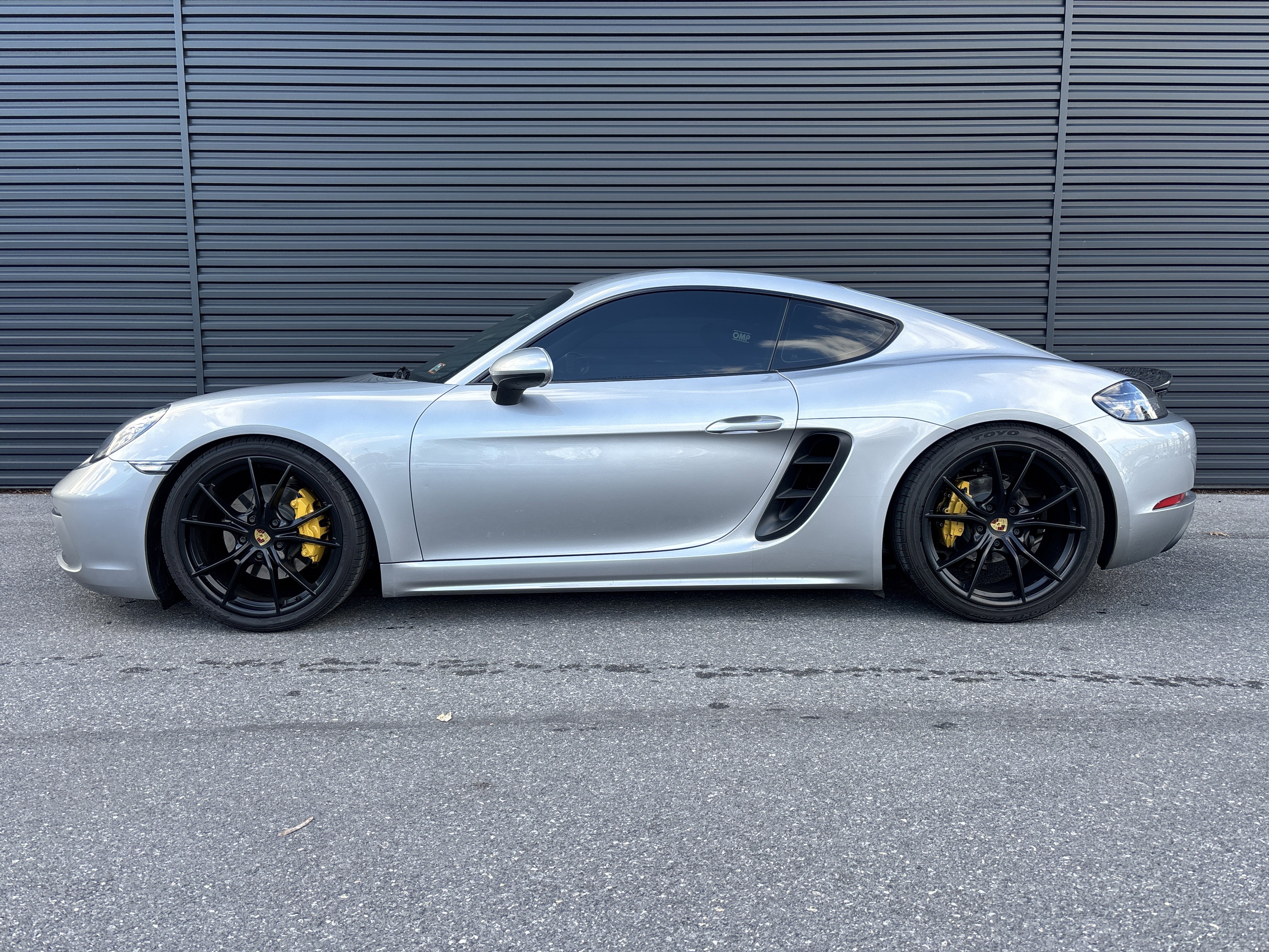 Used 2017 Porsche 718 Cayman image 2