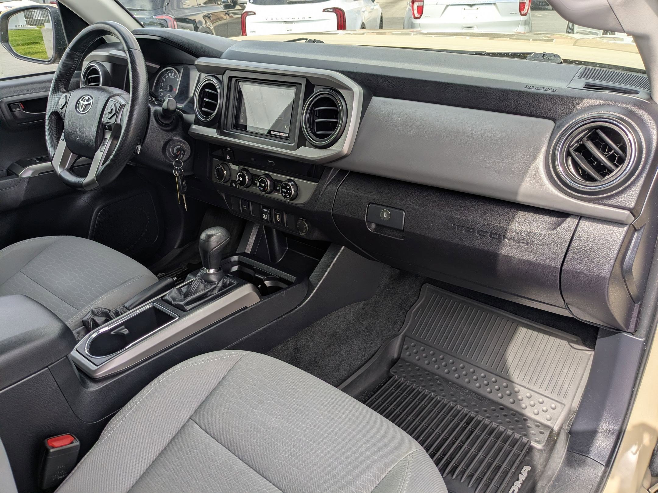 Used 2018 Toyota Tacoma SR5 AWD/4WD image 28