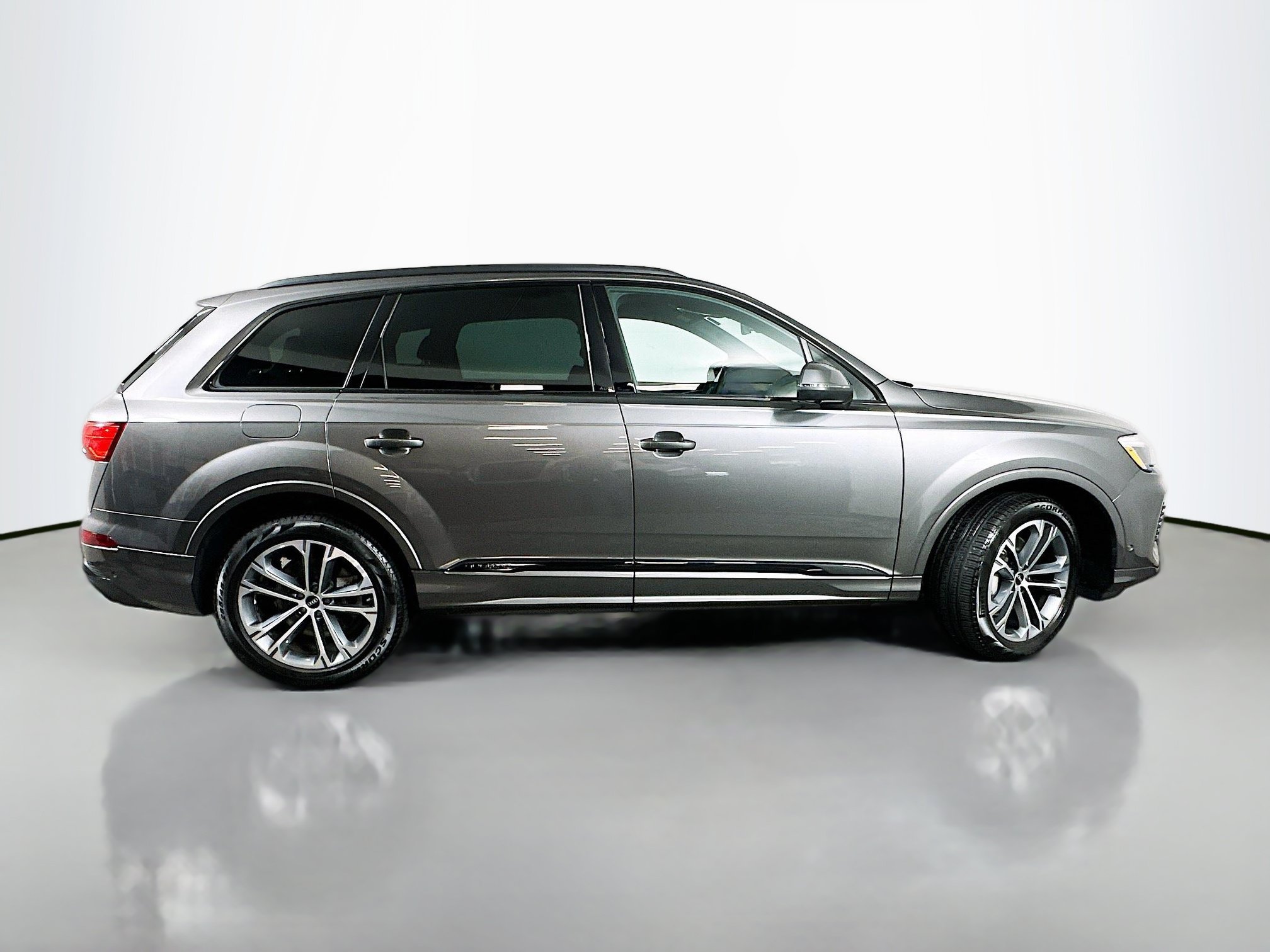 Used 2025 Audi Q7 2.0T Premium w/ Convenience Plus Package AWD/4WD image 8