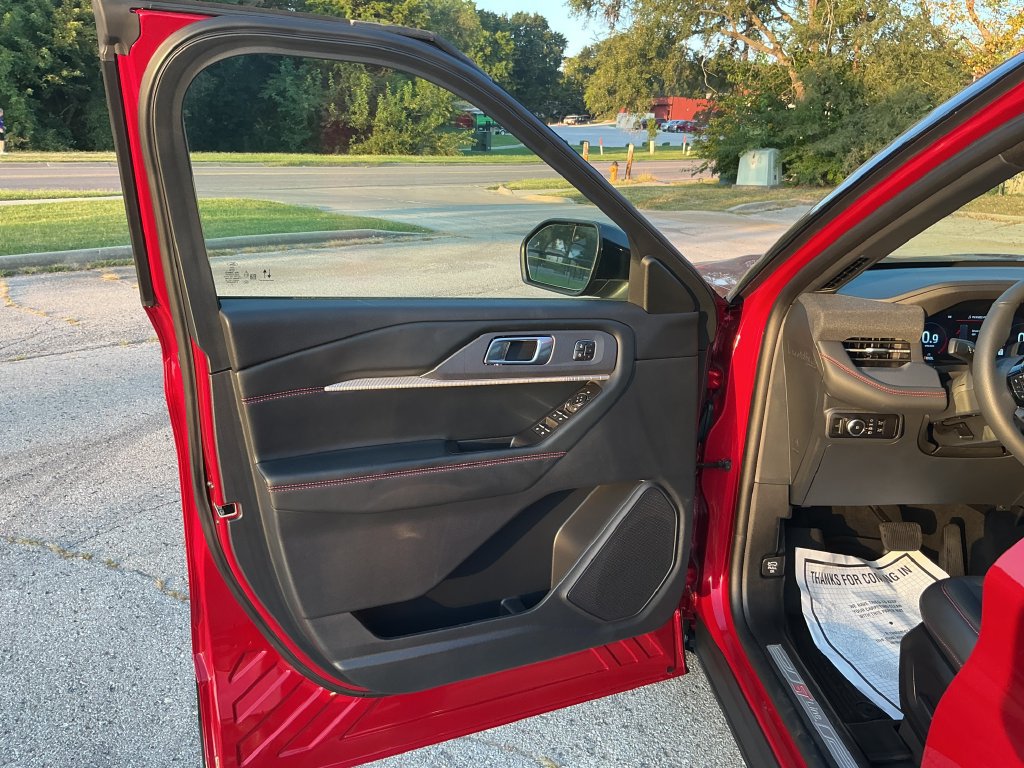 New 2026 Ford Explorer ST-Line w/ ST-Line Street Pack AWD/4WD image 12