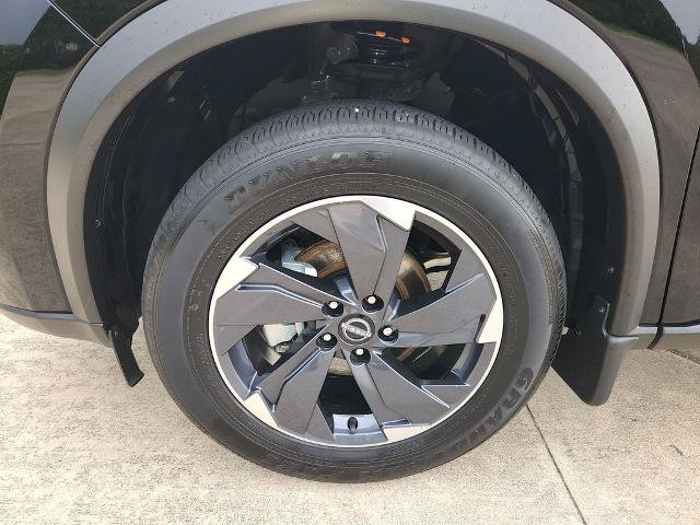 Certified 2025 Nissan Rogue SV FWD image 30
