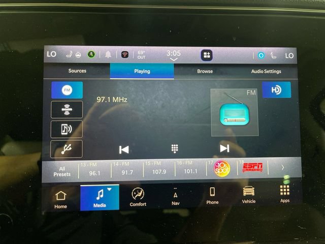 Certified 2022 Jeep Wagoneer Series III AWD/4WD image 16