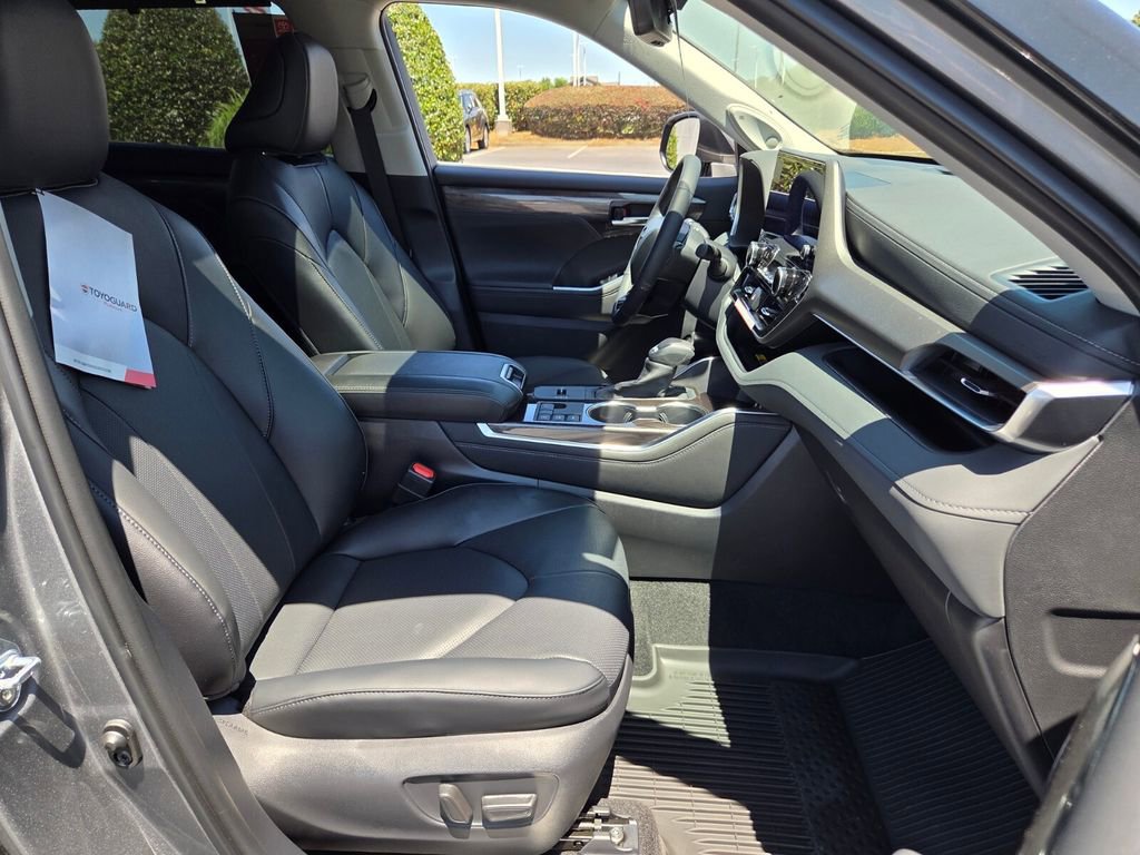 New 2026 Toyota Highlander Limited AWD/4WD image 18