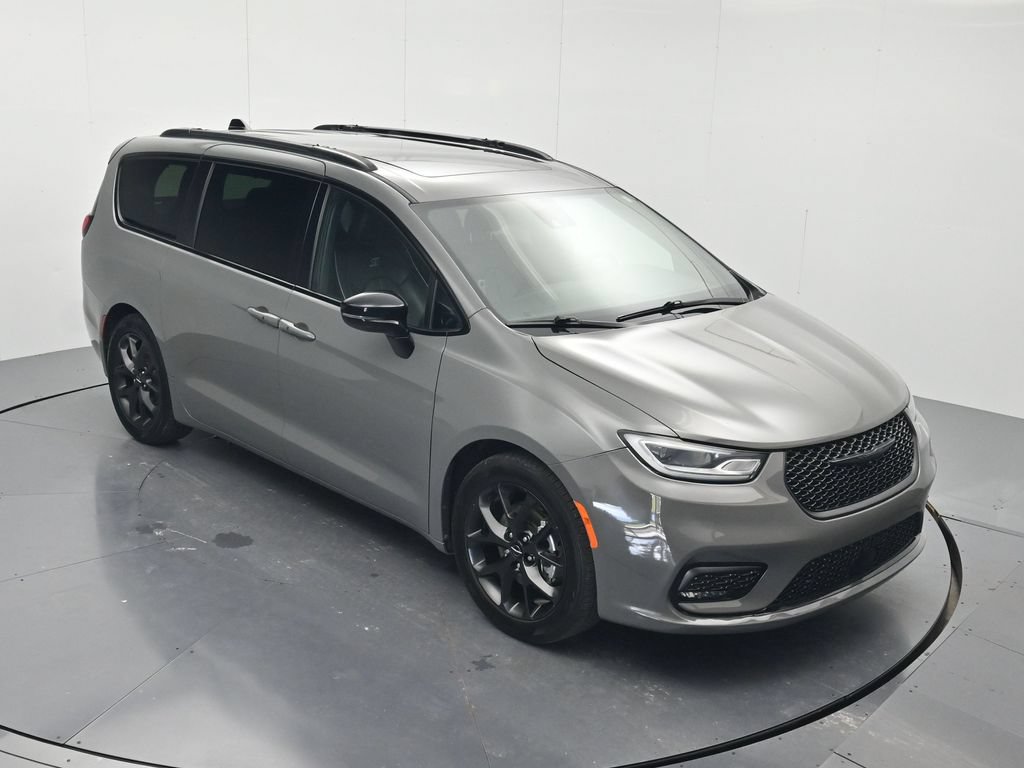 Used 2025 Chrysler Pacifica Limited FWD image 31