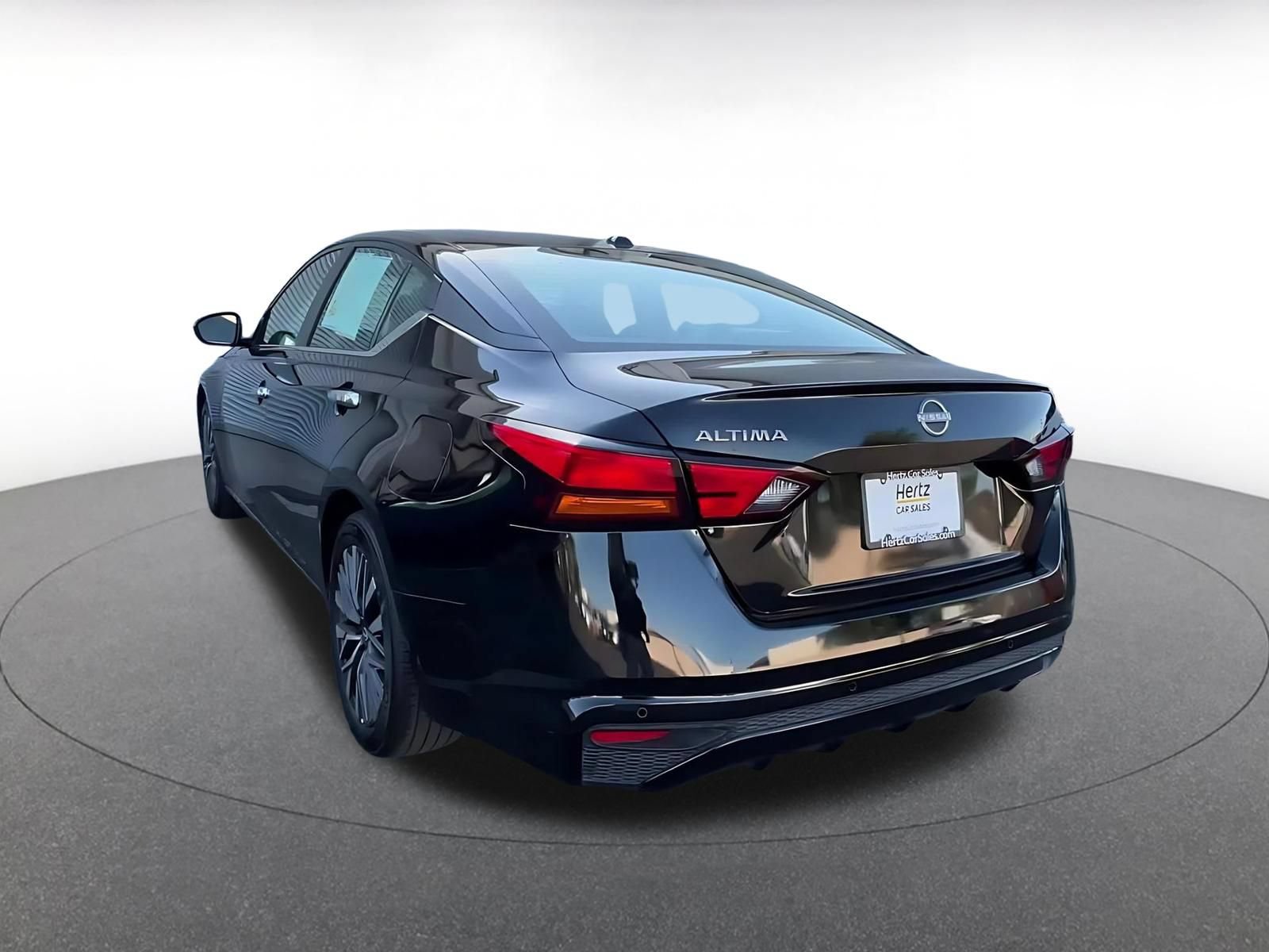 Used 2025 Nissan Altima 2.5 SV FWD image 11