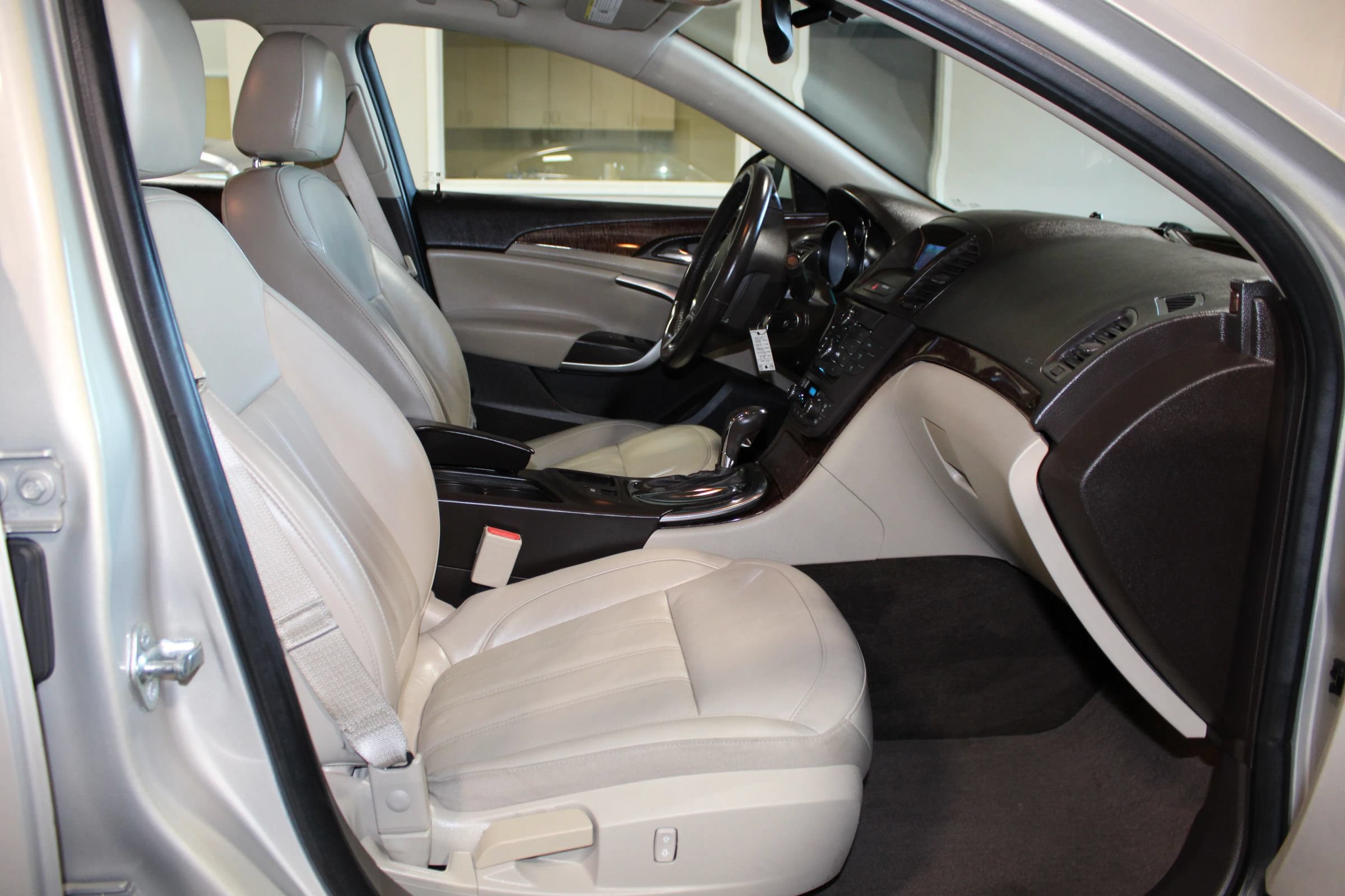Used 2012 Buick Regal Leather FWD image 21