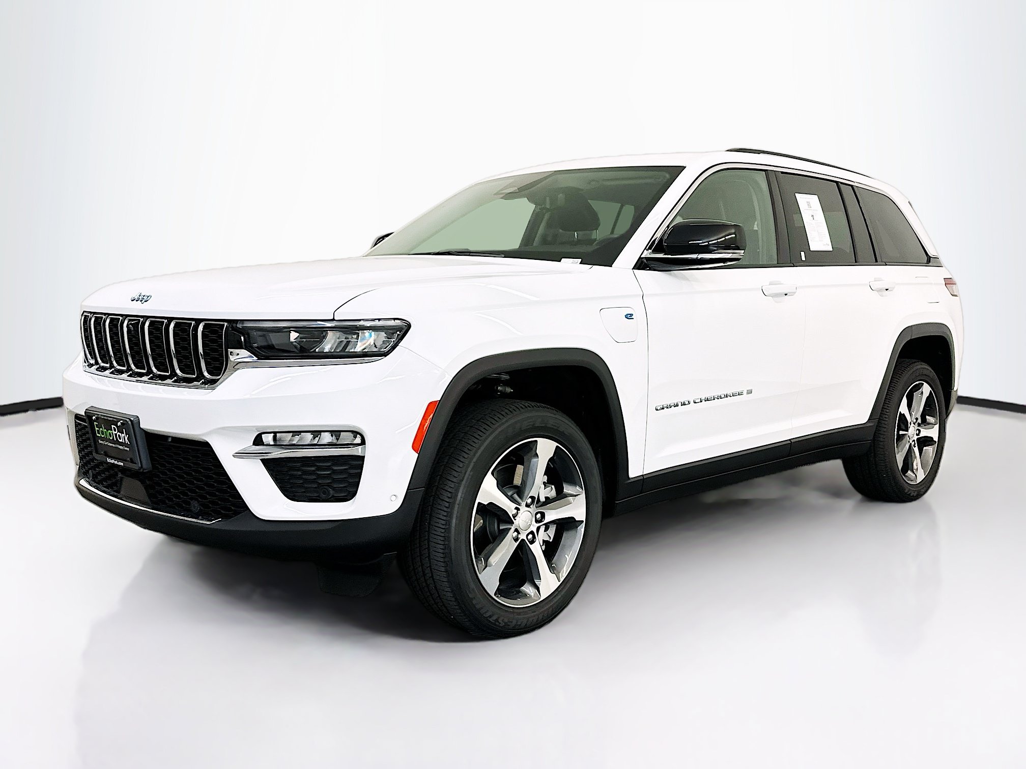 Used 2022 Jeep Grand Cherokee Limited 4xe w/ Luxury Tech Group II AWD/4WD image 3