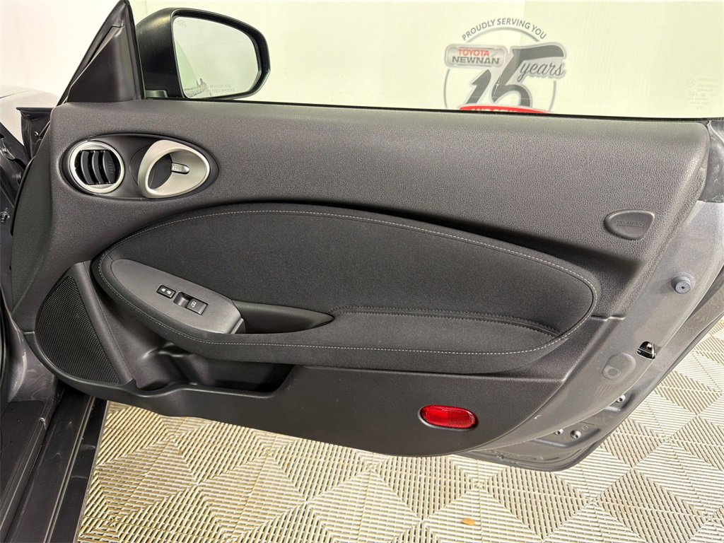 Used 2017 Nissan 370Z Roadster image 14