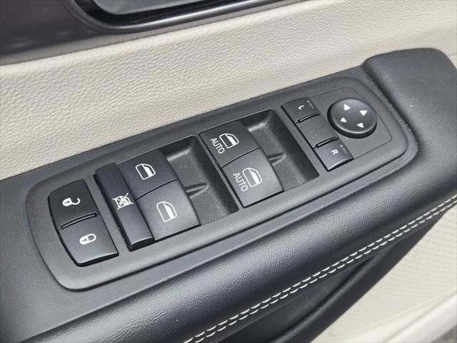 Certified 2024 Chrysler Pacifica Select image 18