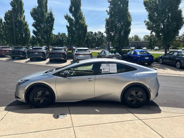 Used 2026 Toyota Prius LE FWD image 3