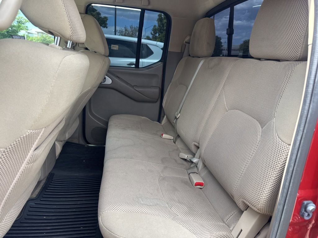 Used 2015 Nissan Frontier SV image 8