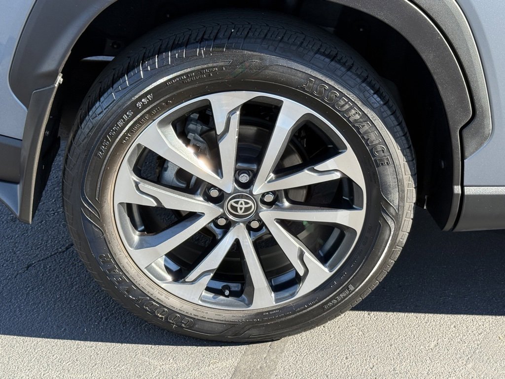 Certified 2022 Toyota Corolla Cross XLE image 14