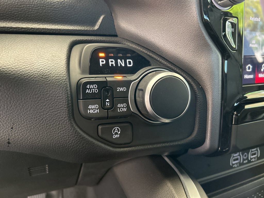 Used 2025 RAM 1500 Big Horn AWD/4WD image 9