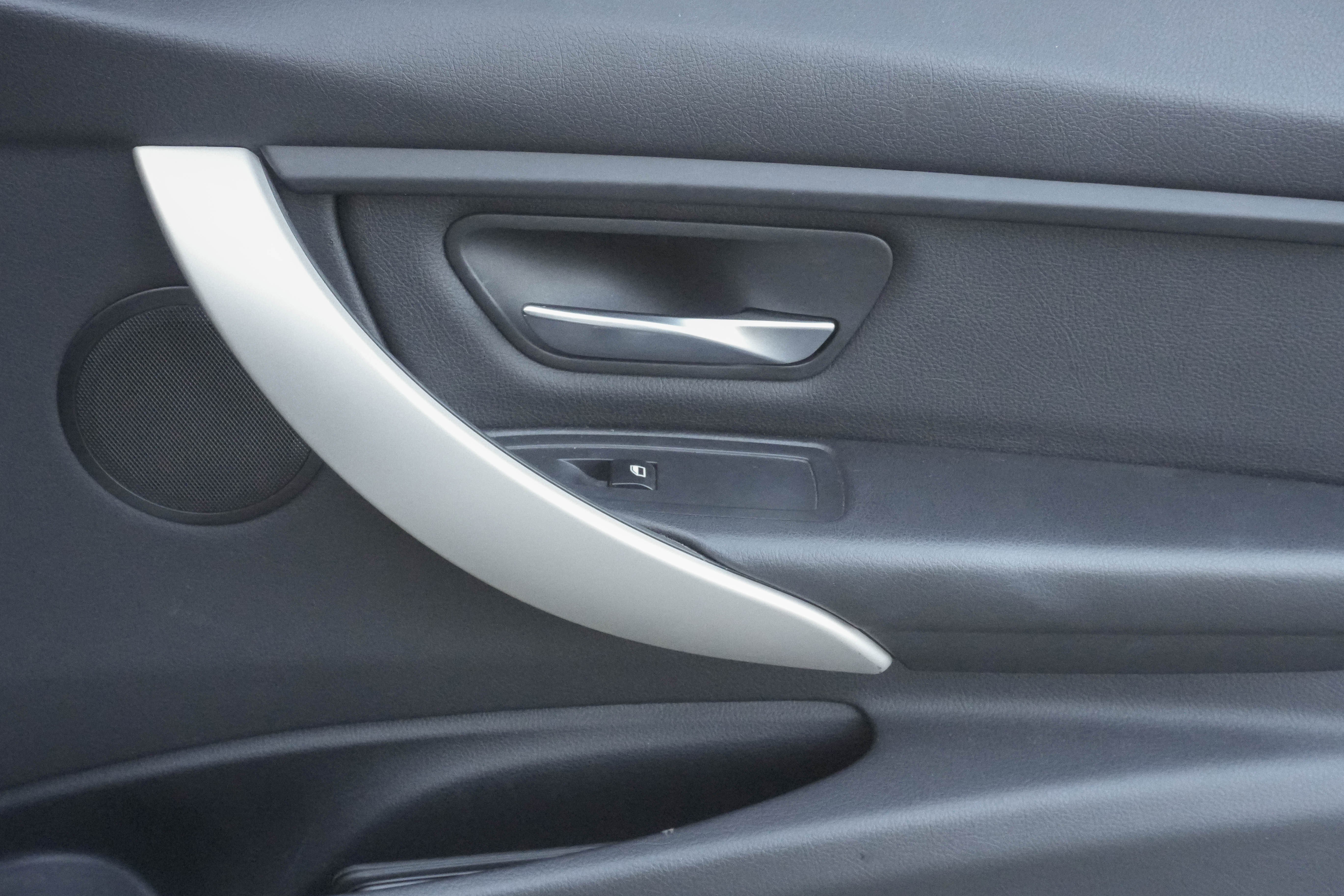 Used 2014 BMW 320i Sedan image 32