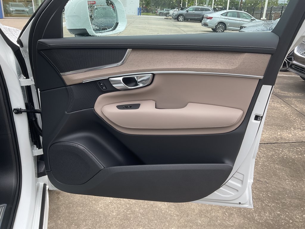 New 2027 Volvo XC90 B5 Core AWD/4WD image 18