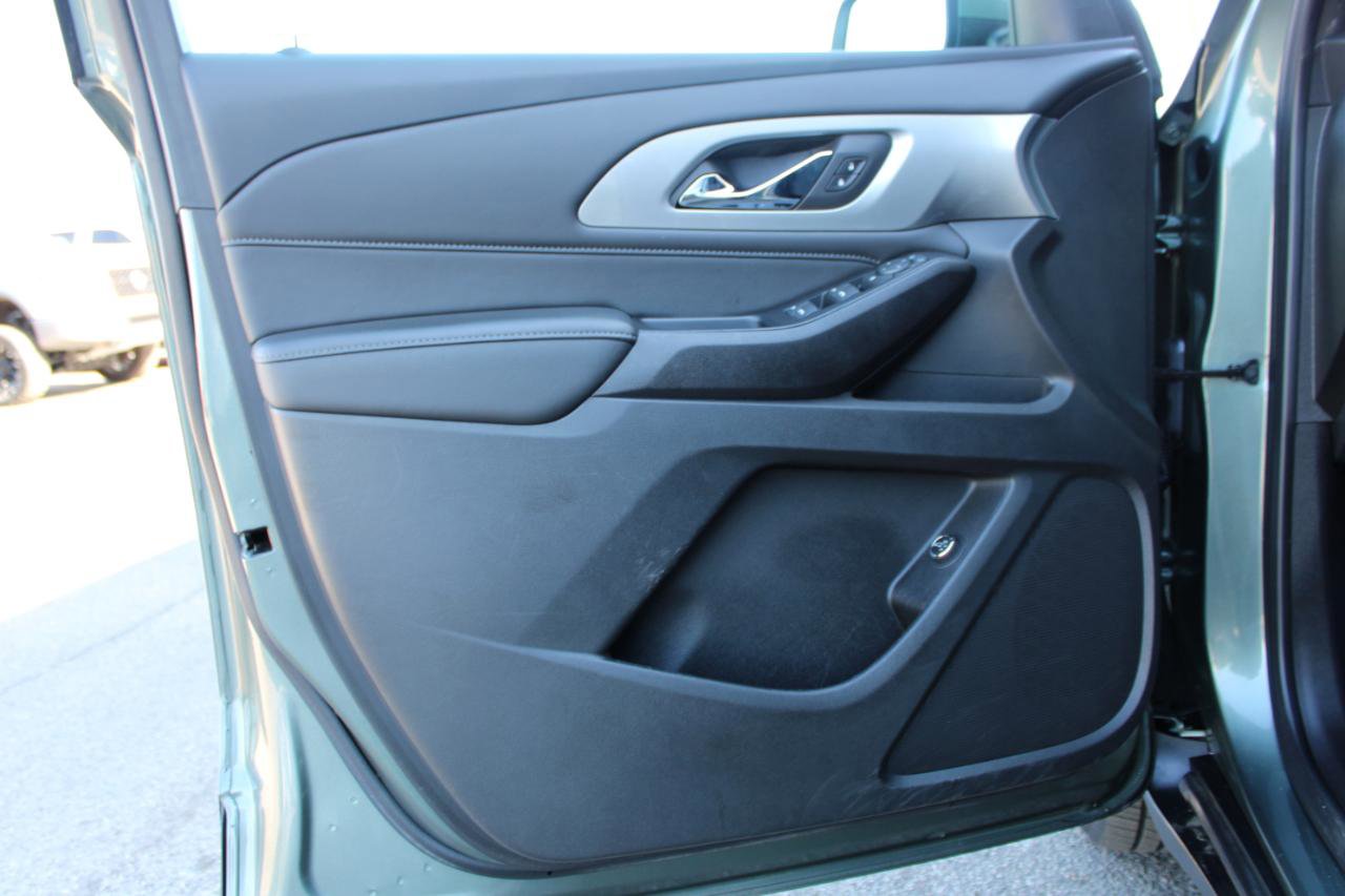 Used 2022 Chevrolet Traverse LT image 14