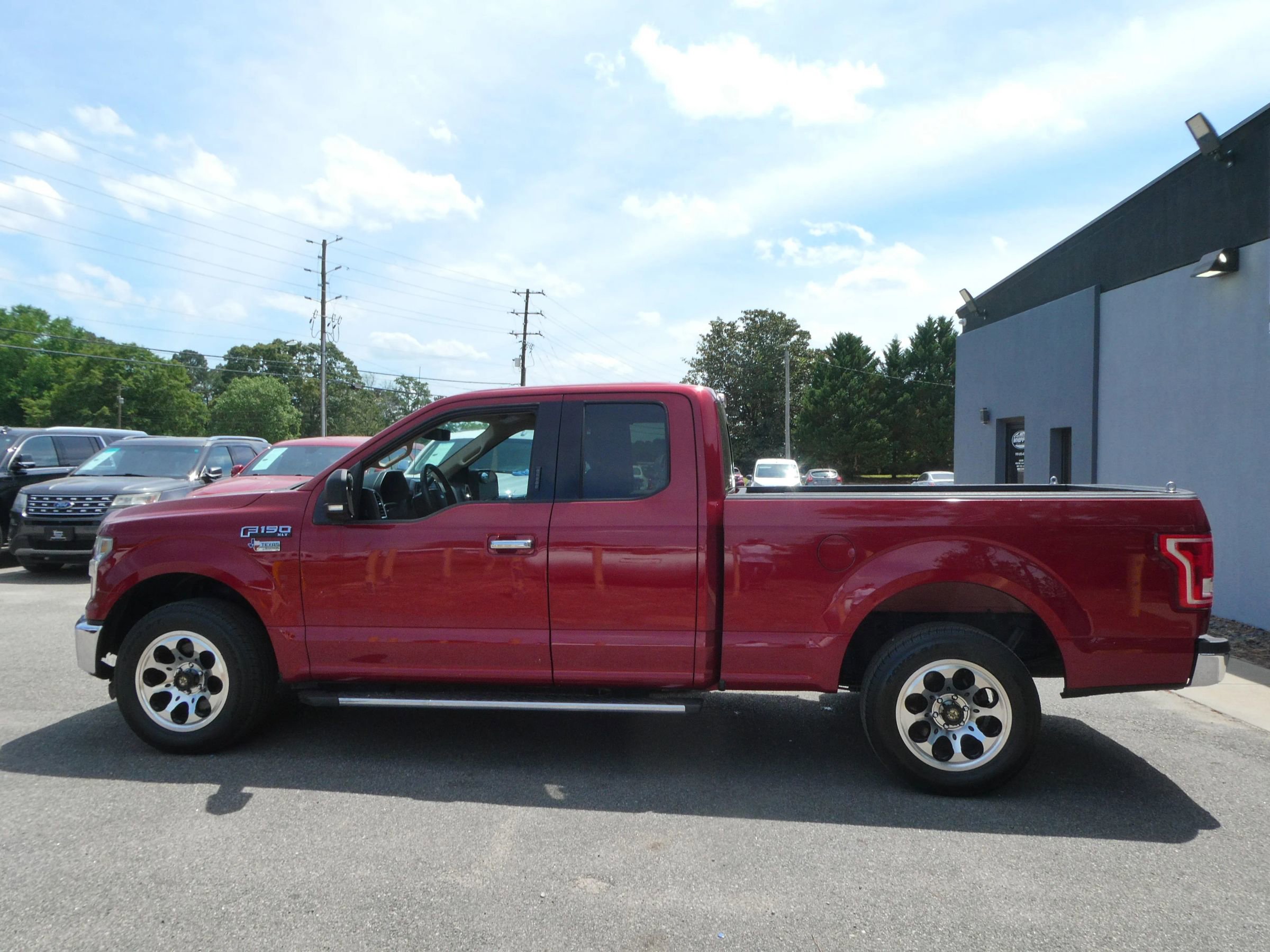 Used 2015 Ford F150 XLT w/ Equipment Group 302A Luxury RWD image 9