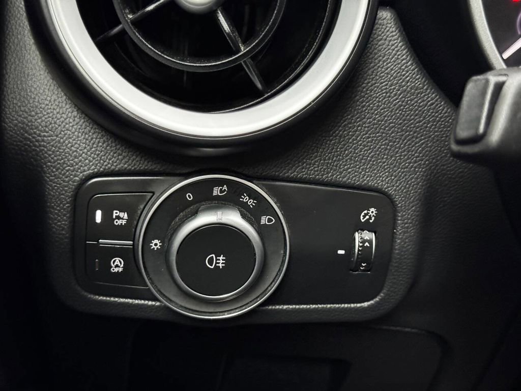 Used 2023 Alfa Romeo Stelvio Sprint image 31