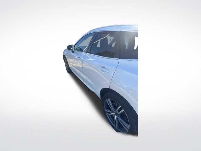 Used 2018 Volvo XC60 T5 Momentum w/ Vision Package AWD/4WD image 11