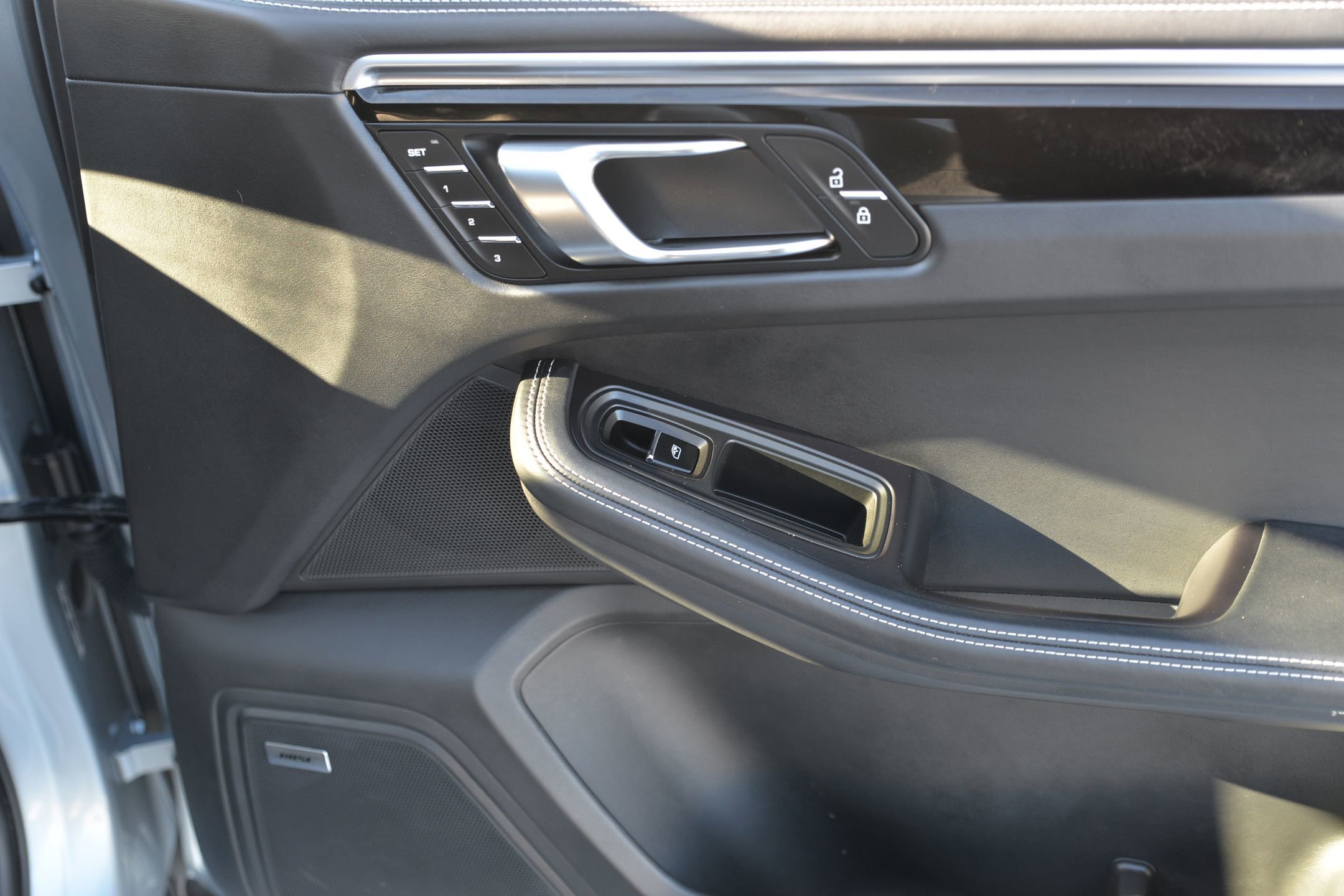 Certified 2024 Porsche Macan Turbo image 12