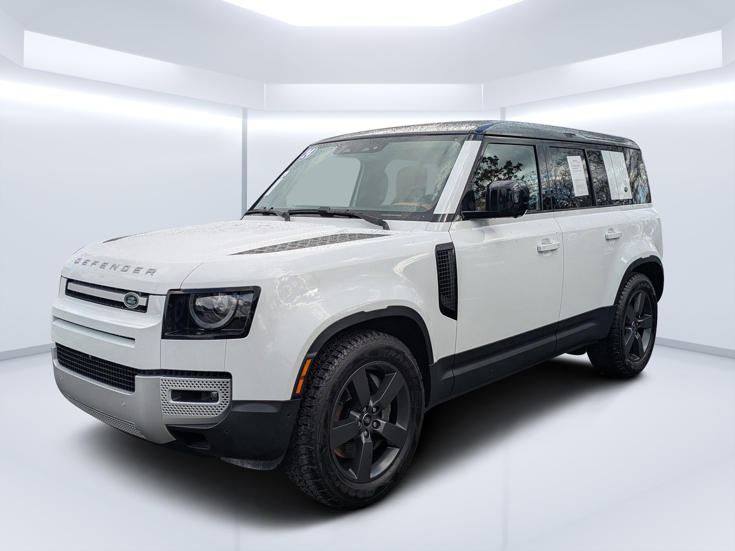 Used 2024 Land Rover Defender 110 SE image 10