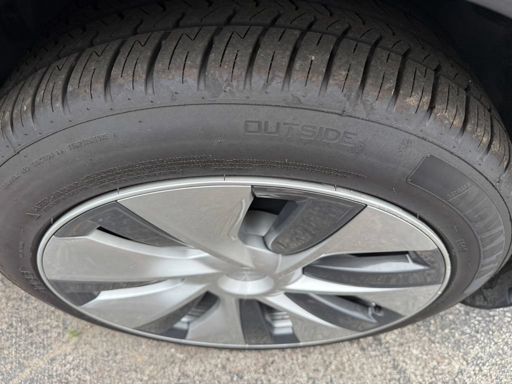 Used 2021 Tesla Model Y 2WD image 9