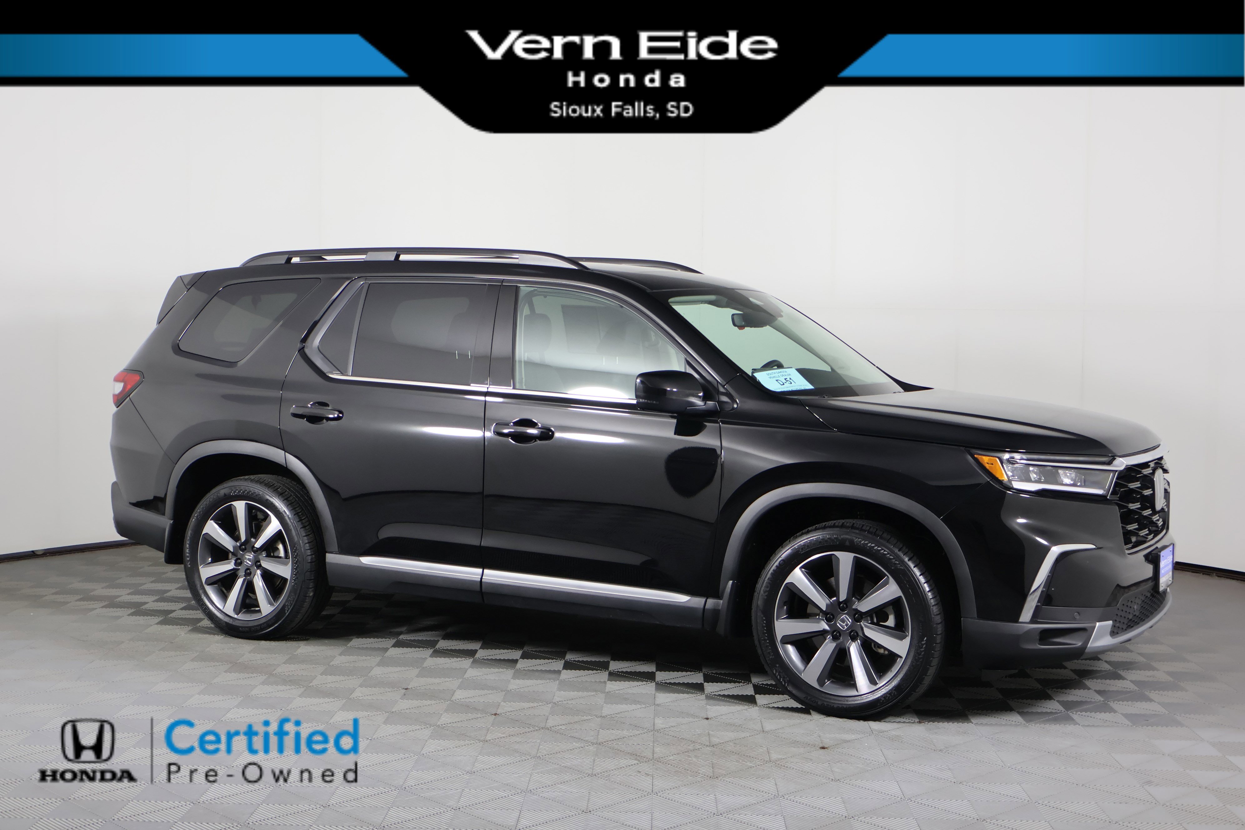 Certified 2025 Honda Pilot Touring image 1