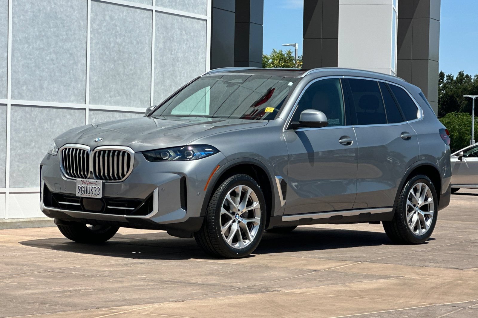 Used 2024 BMW X5 xDrive40i w/ Premium Package AWD/4WD image 8