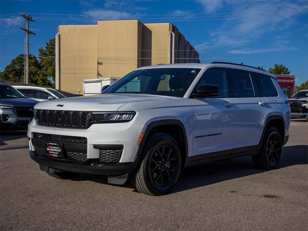 Used 2024 Jeep Grand Cherokee L Laredo image 4