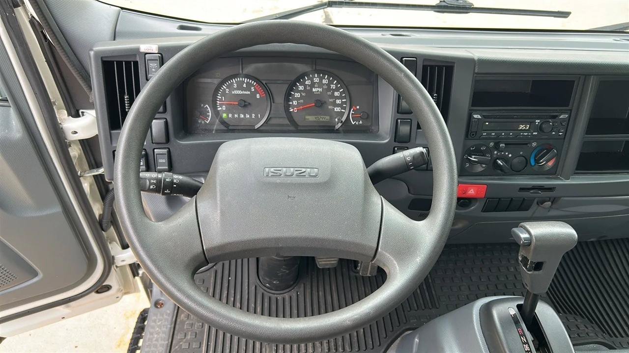 Used 2018 Isuzu NPR RWD image 29