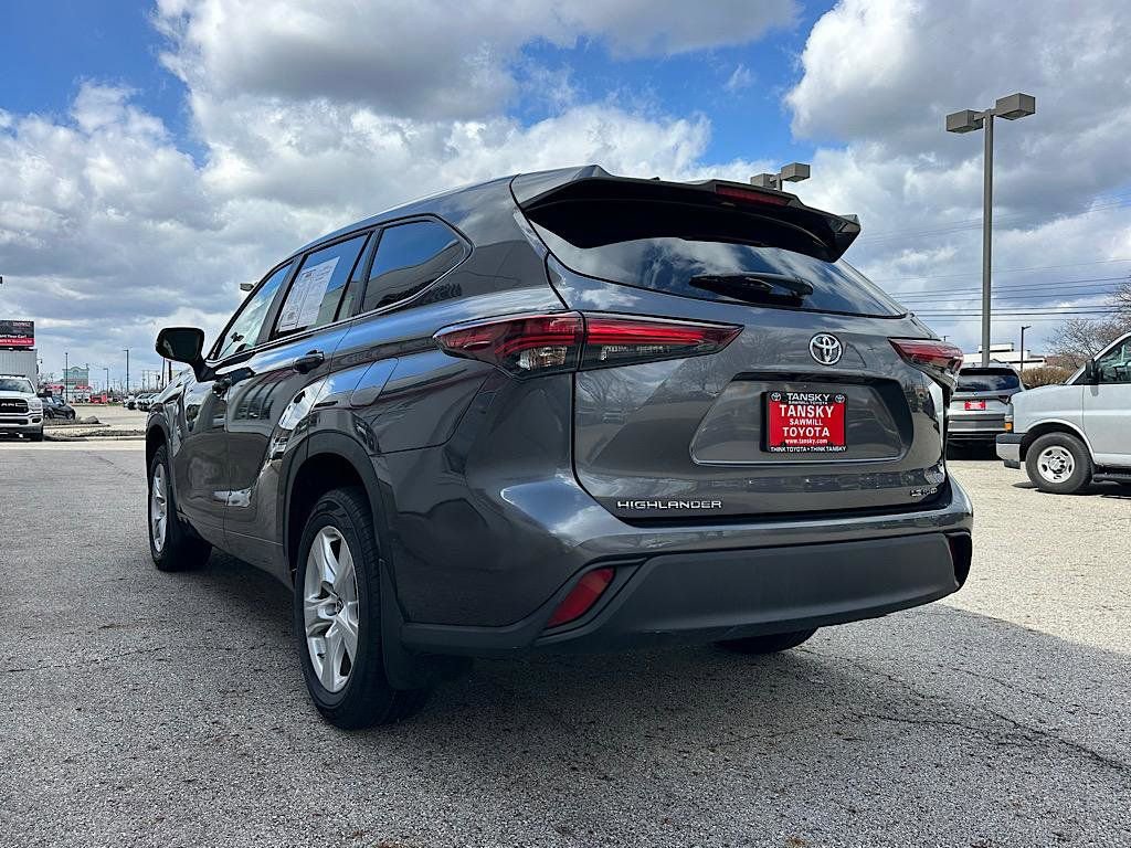 Certified 2024 Toyota Highlander Limited image 3