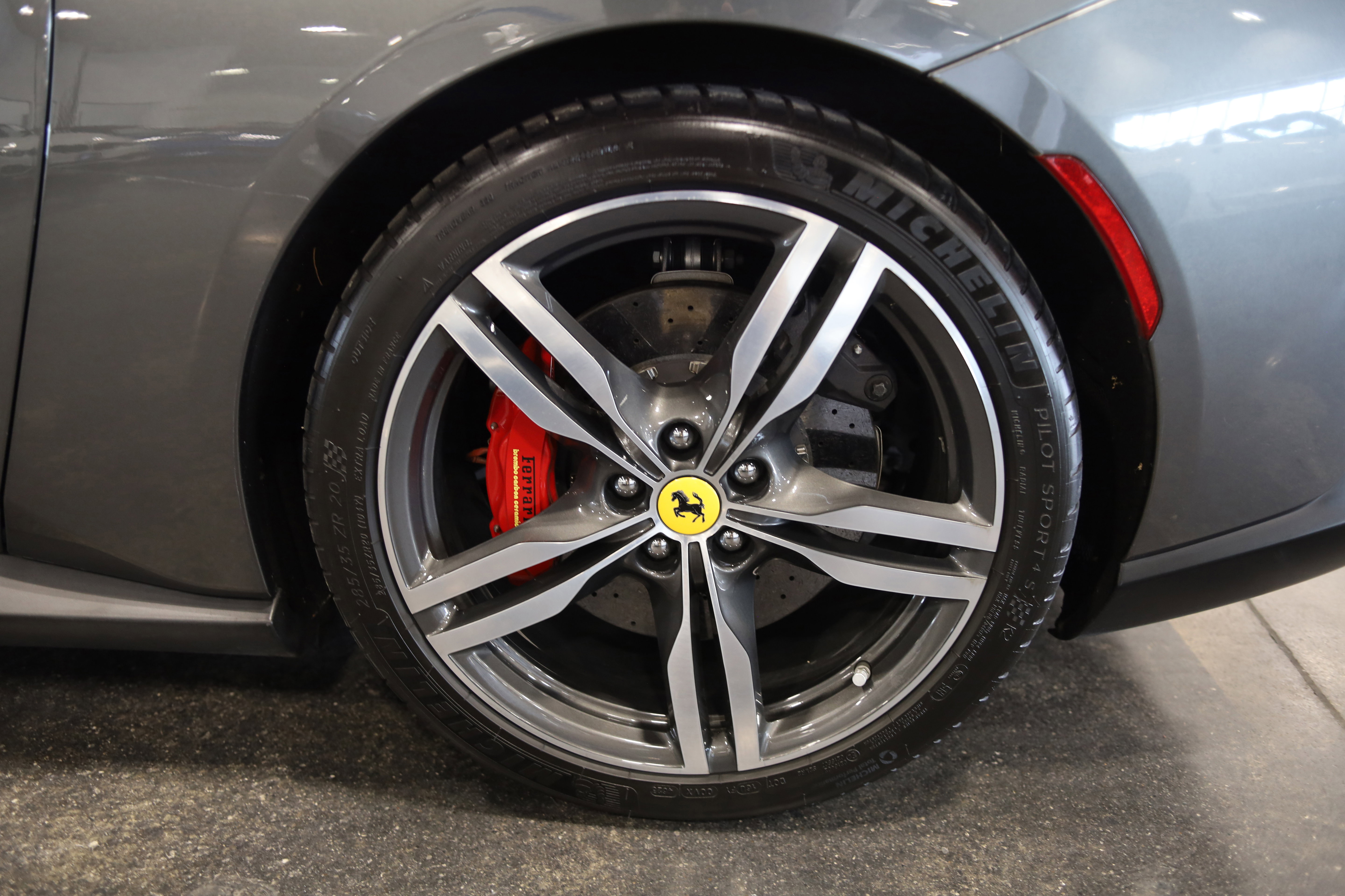 Used 2020 Ferrari Portofino RWD image 16