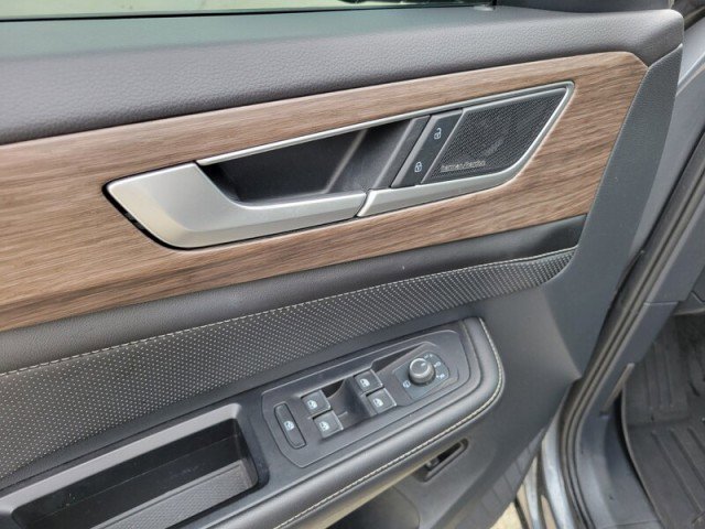 Used 2024 Volkswagen Atlas SEL Premium R-Line image 13