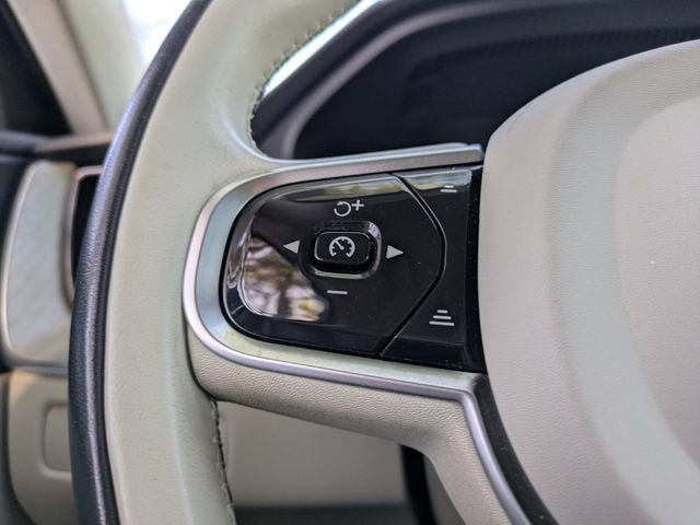 Used 2023 Volvo XC60 B5 Plus image 34
