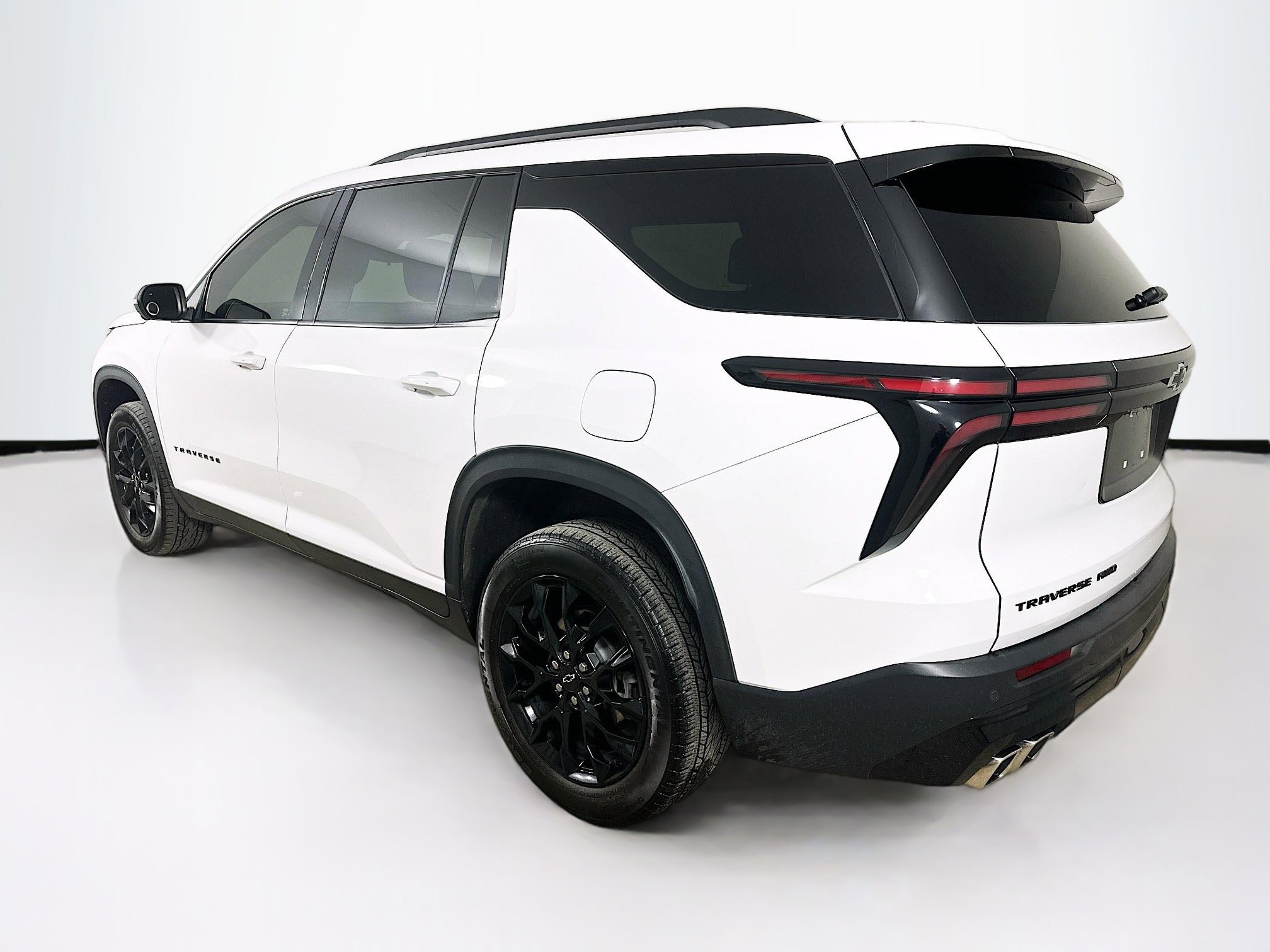 Used 2024 Chevrolet Traverse LT w/ Midnight/Sport Edition image 8