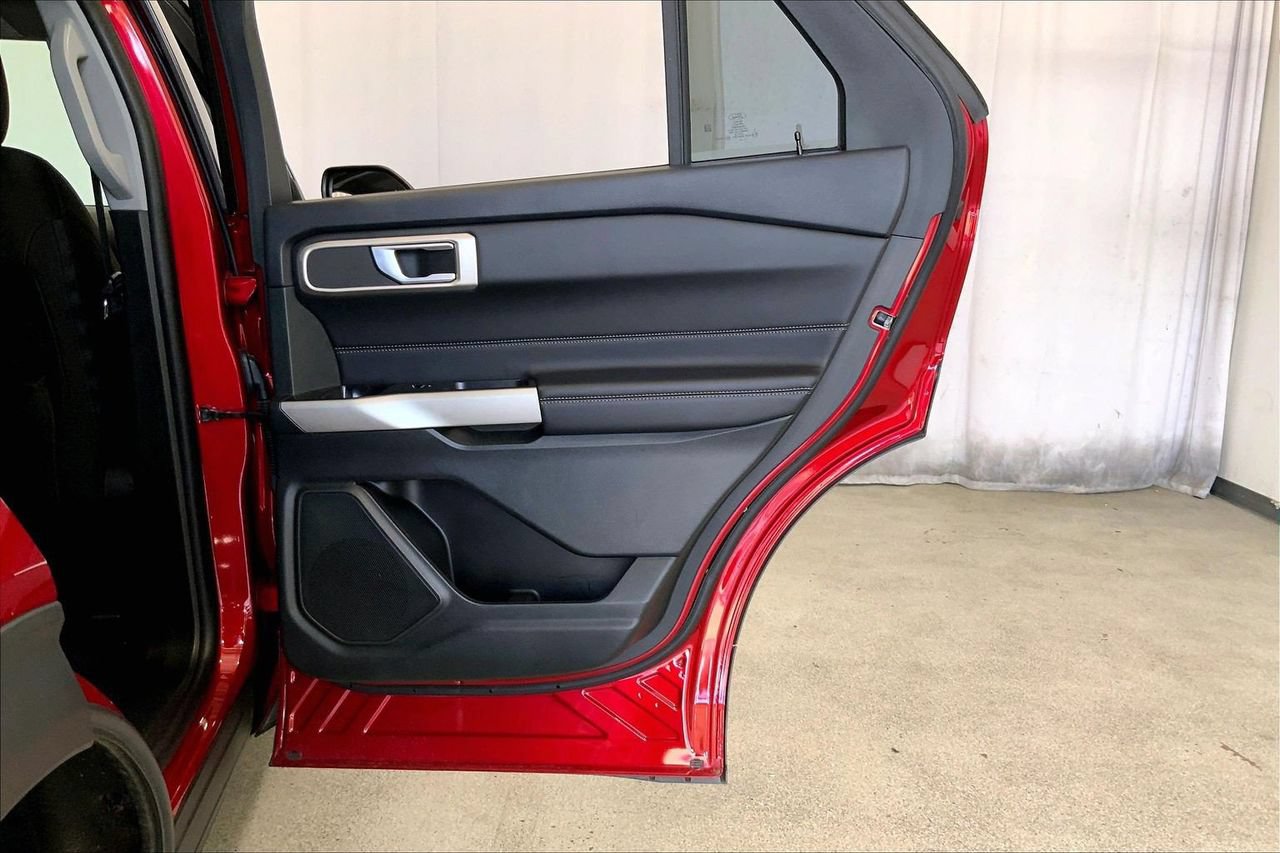 Used 2023 Ford Explorer XLT RWD image 23